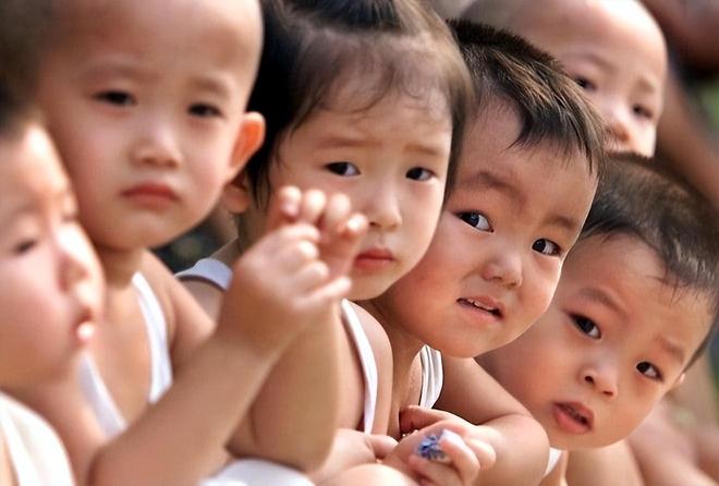 若中国生育率继续下降人口降至8亿日子会更好过还是更难过？